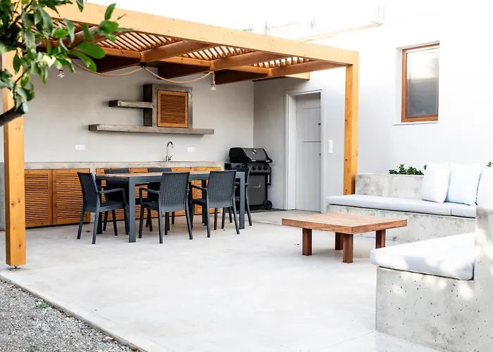 Avli Guest House
